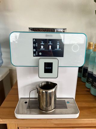 Cafetera cumbia cecotec mega-automática de segunda mano por 450 EUR en  Elche en WALLAPOP