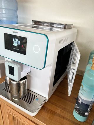 Cafetera cumbia cecotec mega-automática de segunda mano por 450 EUR en  Elche en WALLAPOP