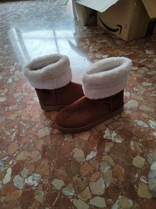 Botas de pelito calentitas y cómodas talla 39 de segunda mano por 6 EUR en  Loja en WALLAPOP