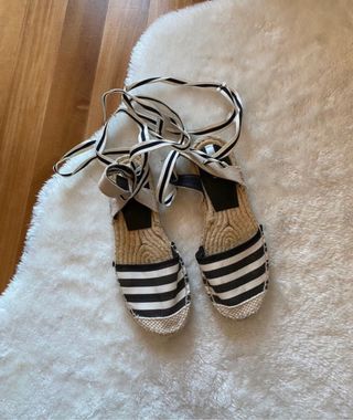 Alpargatas stradivarius de segunda mano por 12 EUR en Lugo en WALLAPOP