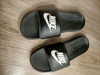 Chanclas Nike nuevas 43. Originales no son replica de segunda mano por 25  EUR en Barcelona en WALLAPOP