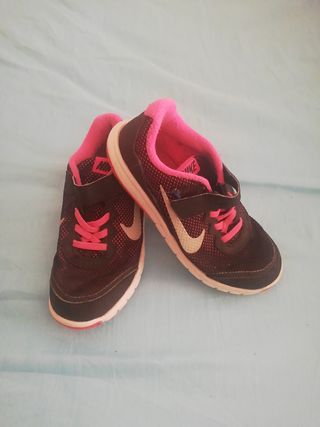 Zapatillas nike talla 32 de segunda mano por 5 EUR en Tavernes Blanques en  WALLAPOP