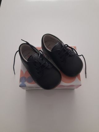 Zapato vestir bebé de segunda mano por 20 EUR en Grao de Gandia en WALLAPOP