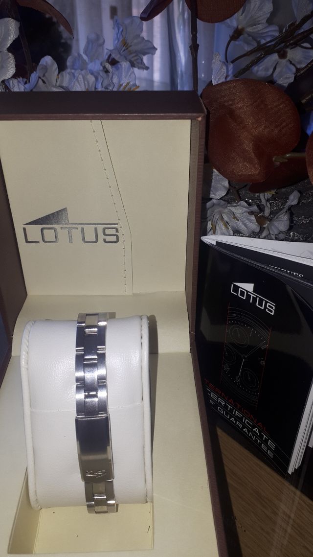 Reloj Lotus
