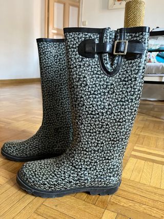 Botas de agua Inglesas Calaveritas de segunda mano por 25 EUR en Madrid en  WALLAPOP