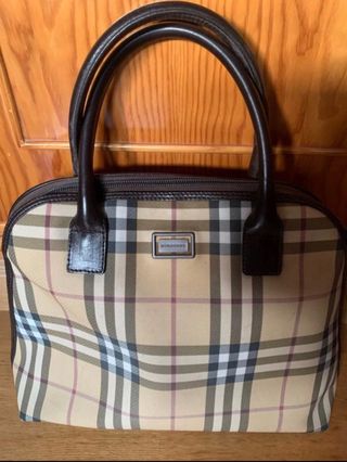 Bolso Burberry Vintage de segunda mano por 250 EUR en Barcelona en WALLAPOP
