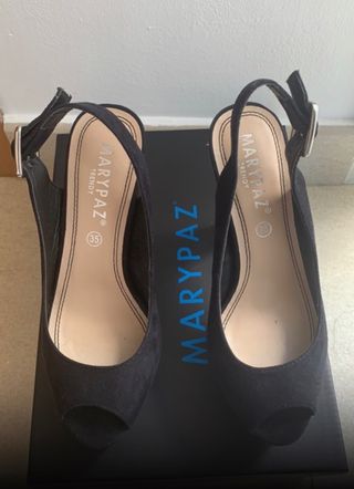 Tacones negros de Marypaz de segunda mano por 8 EUR en Lepe en WALLAPOP