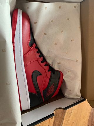 Nike Air Jordan 1 MID 43 Nuevas de segunda mano por 160 EUR en Llinars del  Vallès en WALLAPOP