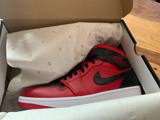 Nike Air Jordan 1 MID 43 Nuevas de segunda mano por 160 EUR en Llinars del  Vallès en WALLAPOP