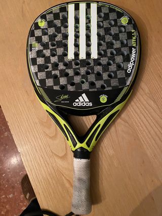 Pala de Pádel Adidas Adipower Attack 1.9 de segunda mano por 80 EUR en  Valencia en WALLAPOP