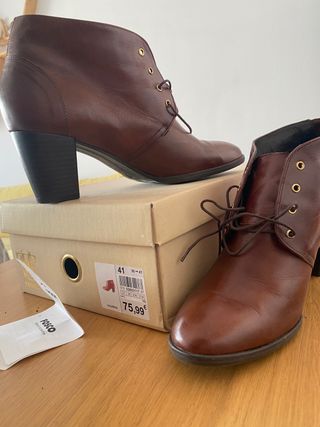 Botines Marrones marca Fosco de segunda mano por 15 EUR en Barcelona en  WALLAPOP