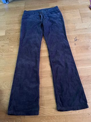 Pantalón de pana estilo campana talla 38 Zara de segunda mano por 1 EUR en  Sevilla la Nueva en WALLAPOP