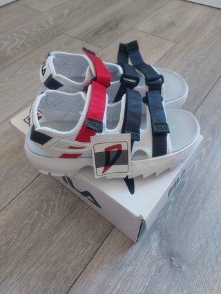 Sandalias Fila de segunda mano por 50 EUR en Las Palmas de Gran Canaria en  WALLAPOP