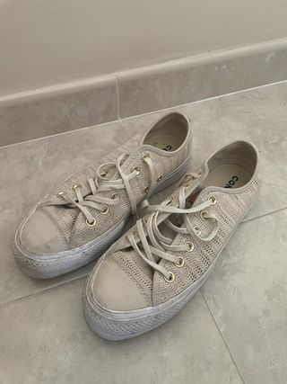 Zapatillas Converse color crudo de segunda mano por 25 EUR en Palma de  Mallorca en WALLAPOP