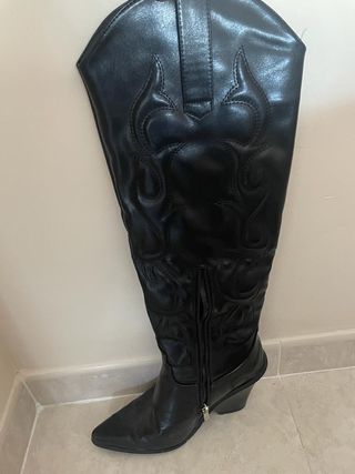 Botas altas hasta la rodilla estilo cowboy de segunda mano por 20 EUR en  Palma de Mallorca en WALLAPOP