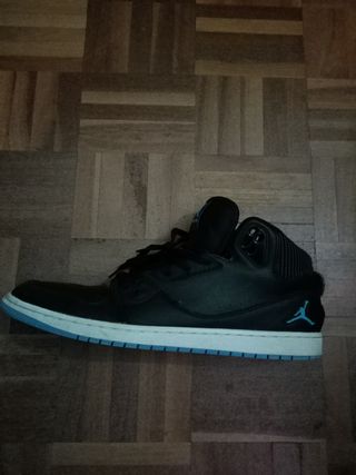 Zapatillas jordan hombre talla 42 de segunda mano por 20 EUR en Fuenlabrada  en WALLAPOP