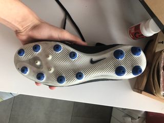 Zapatillas futbol tobillera de segunda mano por 40 EUR en Bilbao en WALLAPOP