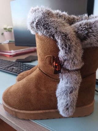 Botas Pelo marrones de segunda mano por 3,5 EUR en Nambroca en WALLAPOP