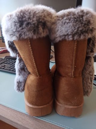 Botas Pelo marrones de segunda mano por 3,5 EUR en Nambroca en WALLAPOP