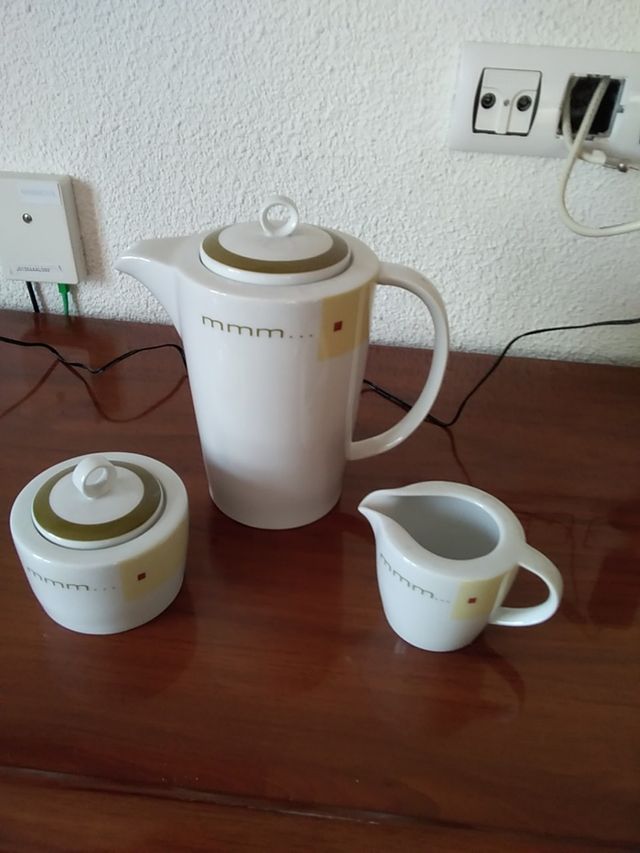 Juego cafetera lechera y azucarero Porcel. Sajonia