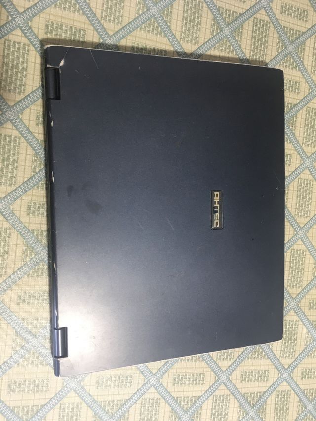 Ordenador portátil marca AHTEC modelo CL 51