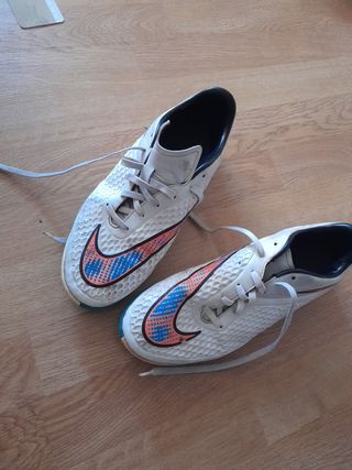 Botas fútbol Nike - Talla 41 de segunda mano por 10 EUR en Madrid en  WALLAPOP