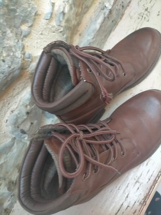 Botas militares Mustang. T39 de segunda mano por 10 EUR en Antuñano en  WALLAPOP