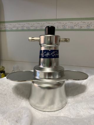 Cafetera italiana 2 pocillos de segunda mano por 13 EUR en Madrid en  WALLAPOP