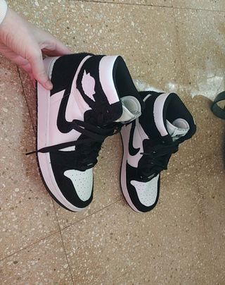 Zapatillas tipo Nike Air Jordan panda talla 38 de segunda mano por 39 EUR  en Los Huertos en WALLAPOP