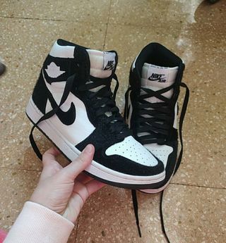 Zapatillas tipo Nike Air Jordan panda talla 38 de segunda mano por 39 EUR  en Los Huertos en WALLAPOP