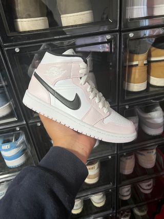 Jordan 1 Mid Barely Rose Talla 37,5 de segunda mano por 260 EUR en Madrid  en WALLAPOP