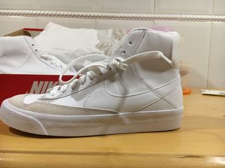 Zapatillas nuevas Nike blazer mid 77 talla 36.5 de segunda mano por 75 EUR  en Valencia en WALLAPOP