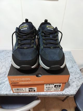Zapatillas SKECHERS OUTDOOR MEMORY FOAM de segunda mano por 40 EUR en  Fuenlabrada en WALLAPOP