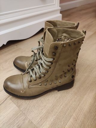 Botines Mustang estilo militar\\/motero de segunda mano por 5 EUR en  Alcorcón en WALLAPOP