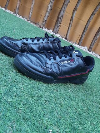 Botines Adidas negros talla 38 de segunda mano por 15 EUR en Gelves en  WALLAPOP