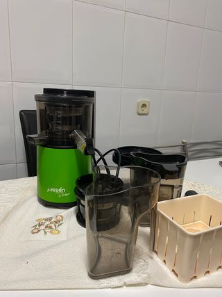 Extractor de frutas y verduras (licuadora) de segunda mano por 180 EUR en  La Canonja en WALLAPOP