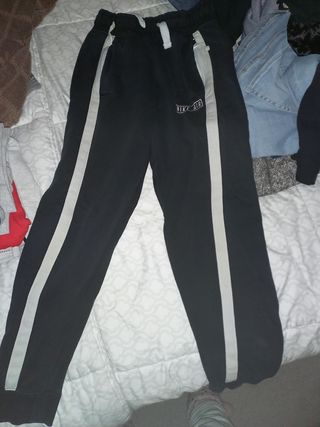 Talla L pantalon niño de segunda mano por 3 EUR en Banyoles en WALLAPOP