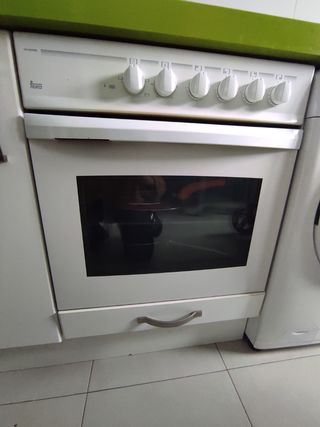 Horno teka de segunda mano por 50 EUR en Puente San Miguel en WALLAPOP
