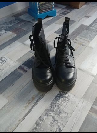 Botas estilo martens plataforma talla37 de segunda mano por 20 EUR en  Madrid en WALLAPOP