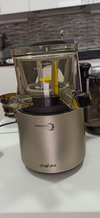 Licuadora Chef Plus Essential Slow Juicer de segunda mano por 350 EUR en  Zamora en WALLAPOP