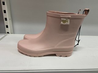 Botas de agua de la vecina rubia de segunda mano por 11 EUR en Burgos en  WALLAPOP