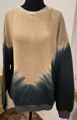 Sudadera tie dye Pull\u0026amp;Bear de segunda mano por 10 EUR en Madrid en  WALLAPOP