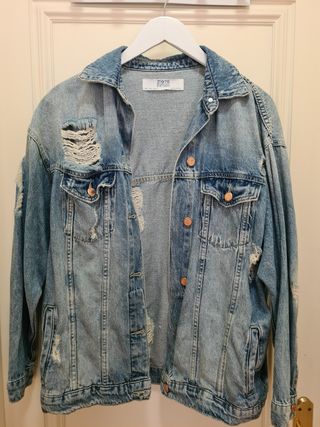 Chaqueta vaquera mujer zara de segunda mano por 15 EUR en Madrid en WALLAPOP