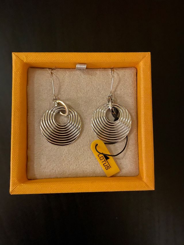 Pendientes Lotusse