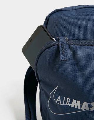 Bolso bandolera nike air max 2.0 de segunda mano por 15 EUR en Madrid en  WALLAPOP