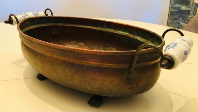 Recipiente con asa de cerámica cobre