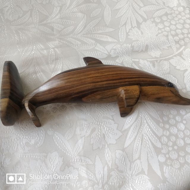 Scultura in legno con design moderno ed etnico