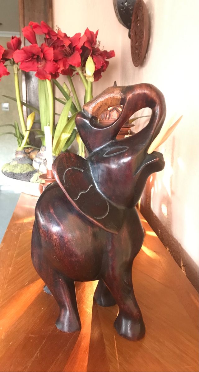 Estatua elefante de madera maciza