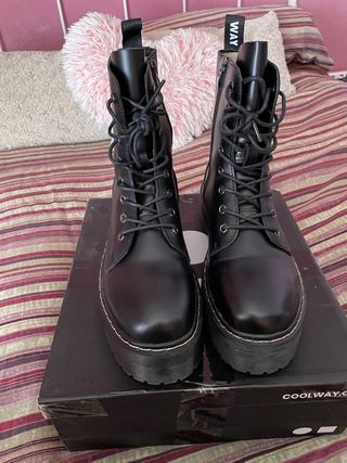 Botas militares de plataforma Coolway de segunda mano por 25 EUR en Almería  en WALLAPOP