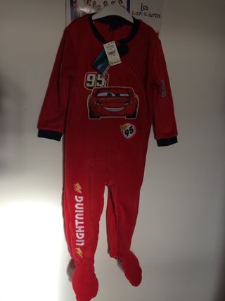 Pijama mono Cars niño de segunda mano por 12 EUR en León en WALLAPOP